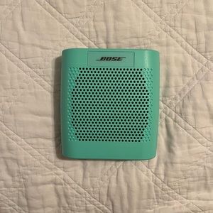 BOSE teal speaker with charger